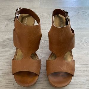 Used Via Spiga tan size 8